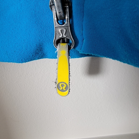 Lululemon jacket. Size 6. Teal. - Picture 5 of 9